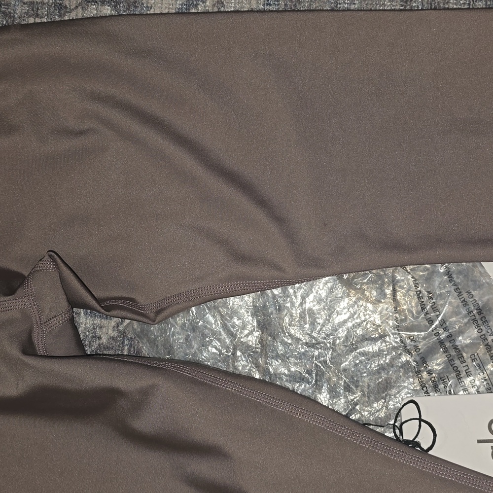 Alo Yoga FLAW 7/8 High-Waist Airlift Legging In Mushroom Small $134 *Minor FLAW* - Picture 16 of 16